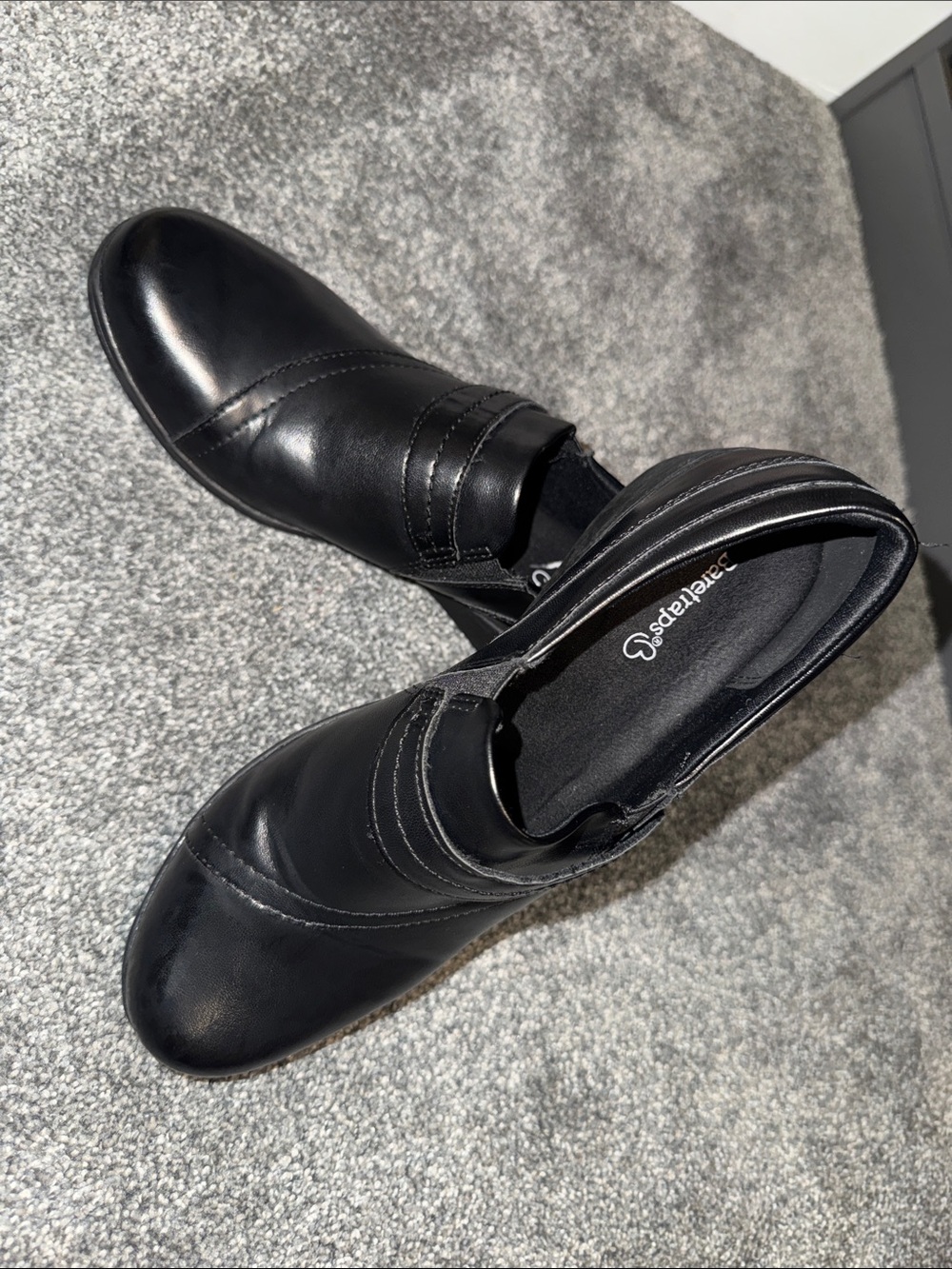 Baretraps Women’s 8 Black Slip-On short wedge heel Loafers